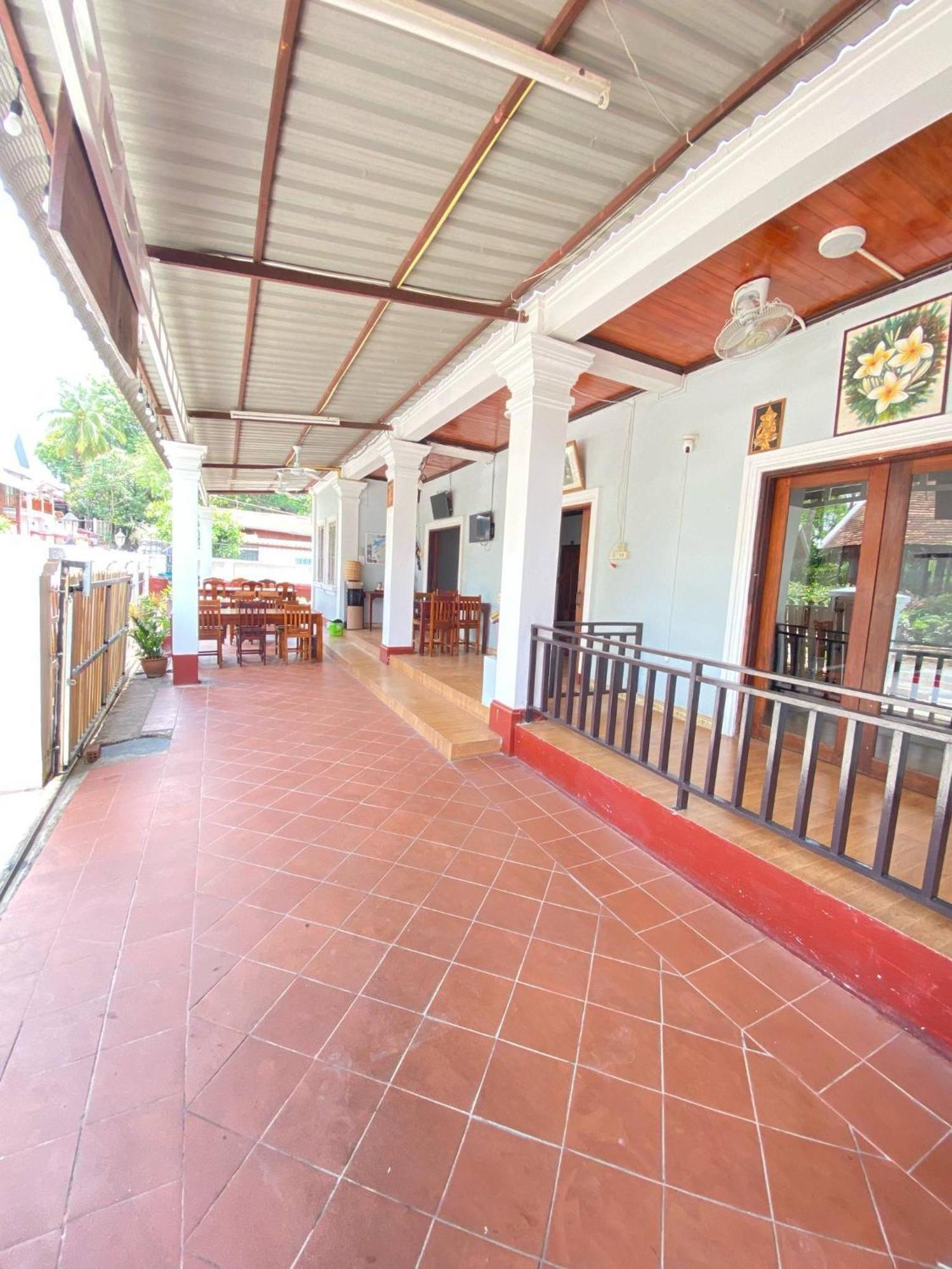 مبيت وإفطار لوانغ برابانغ Singharat Boutique House المظهر الخارجي الصورة